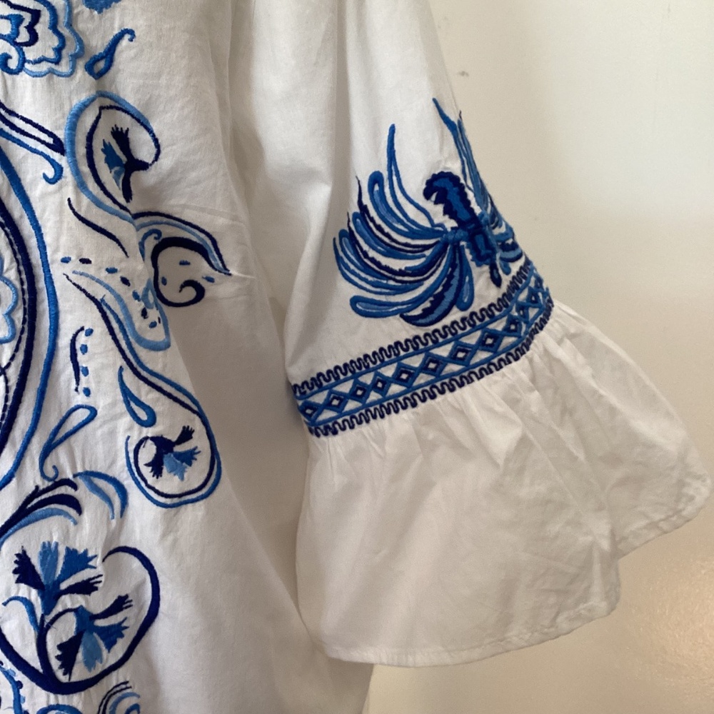 DENIM 24/7  WOMAN PLUS 16W WHITE BLOUSE  BLUE FLORAL EMBROIDERY RELAXED FIT - Picture 4 of 10